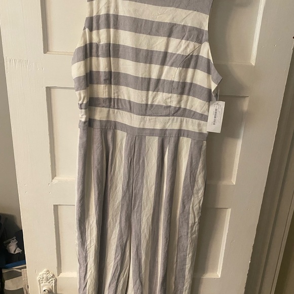 Grey and white stripped jumpsuit with pockets! - Picture 2 of 6